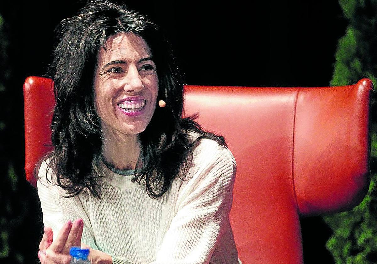 Raquel Lanseros, material inflamable El Correo